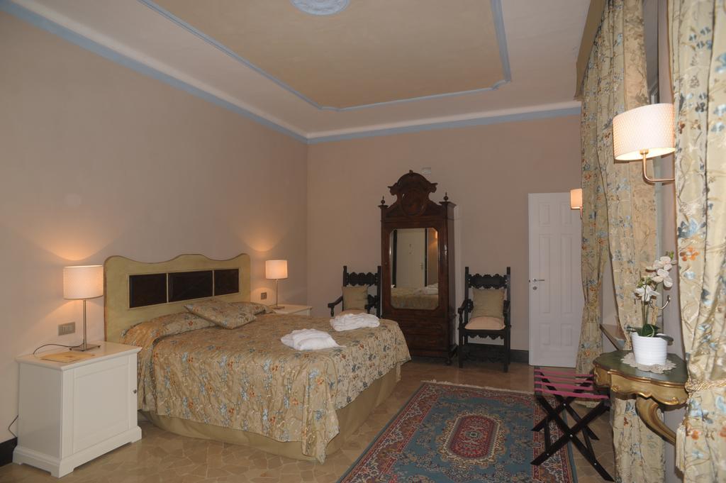 Relais Al Bel San Domenico Bed and Breakfast Άλμπα Δωμάτιο φωτογραφία