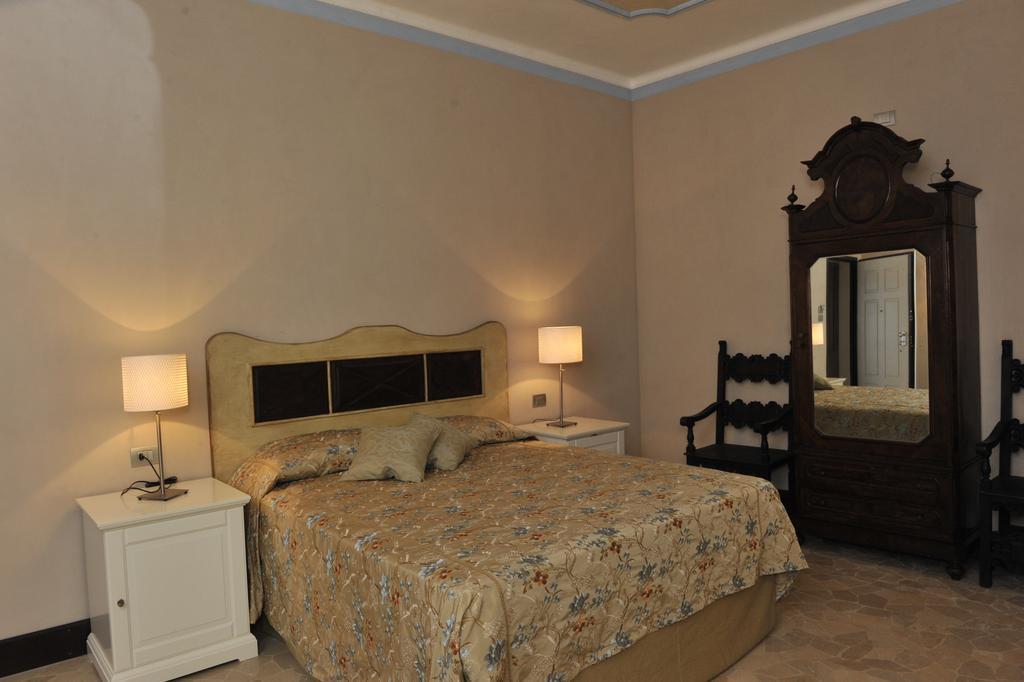 Relais Al Bel San Domenico Bed and Breakfast Άλμπα Δωμάτιο φωτογραφία