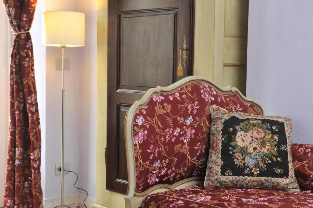 Relais Al Bel San Domenico Bed and Breakfast Άλμπα Δωμάτιο φωτογραφία